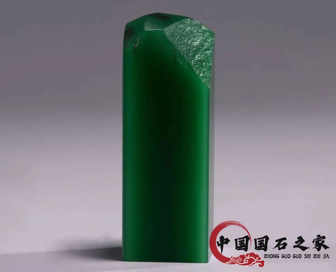 这个摆件拍出47万!雅安绿又是什么绿! 这个摆件拍出47万!雅安绿又是什么绿!