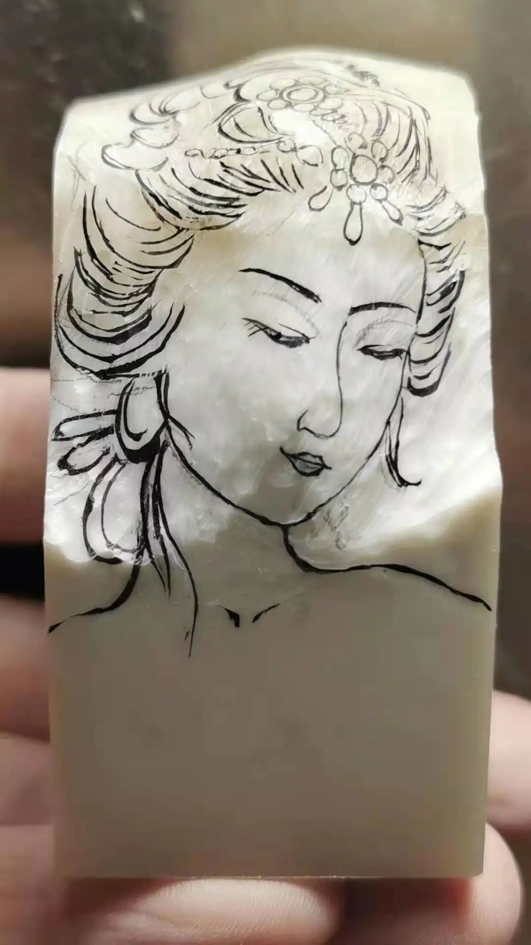 寿山石大师陈在伟作品。他的作品藏着各色东方美人,太撩人了! 寿山石大师陈在伟作品。他的作品藏着各色东方美人,太撩人了!