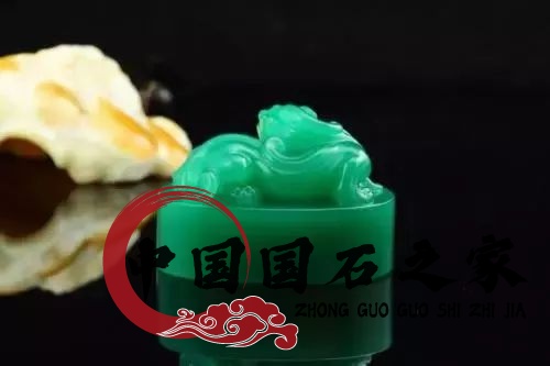 雅安玉石原料产地雅安绿是什么材质 雅安玉石原料产地雅安绿是什么材质