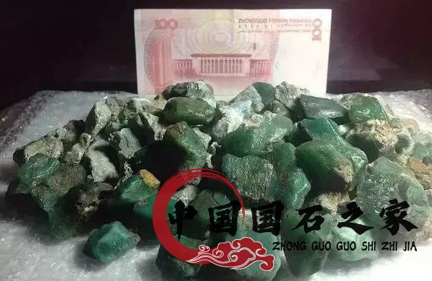 雅安玉石原料产地雅安绿是什么材质 雅安玉石原料产地雅安绿是什么材质