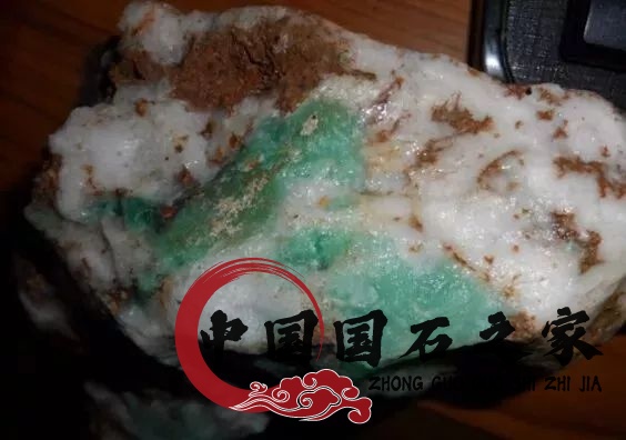 雅安玉石原料产地雅安绿是什么材质 雅安玉石原料产地雅安绿是什么材质