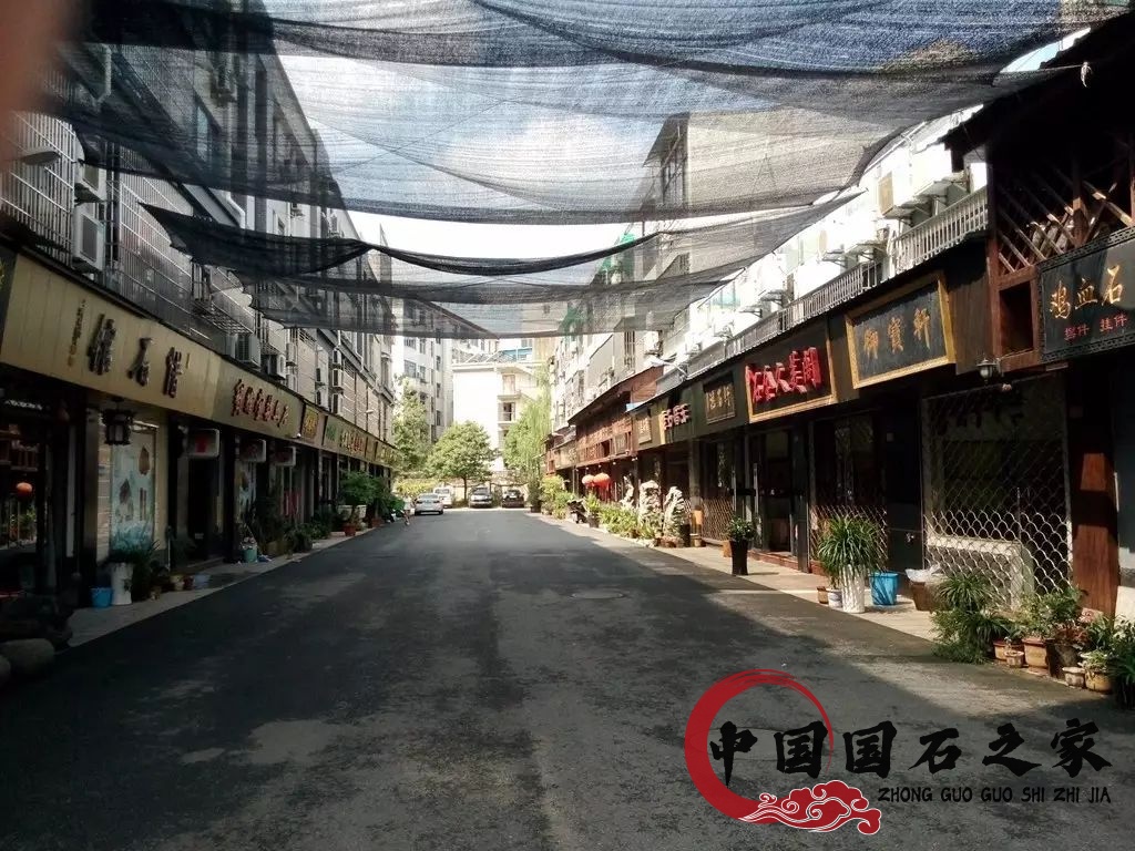 昌化鸡血石值钱吗值得收藏吗? 昌化鸡血石值钱吗值得收藏吗?