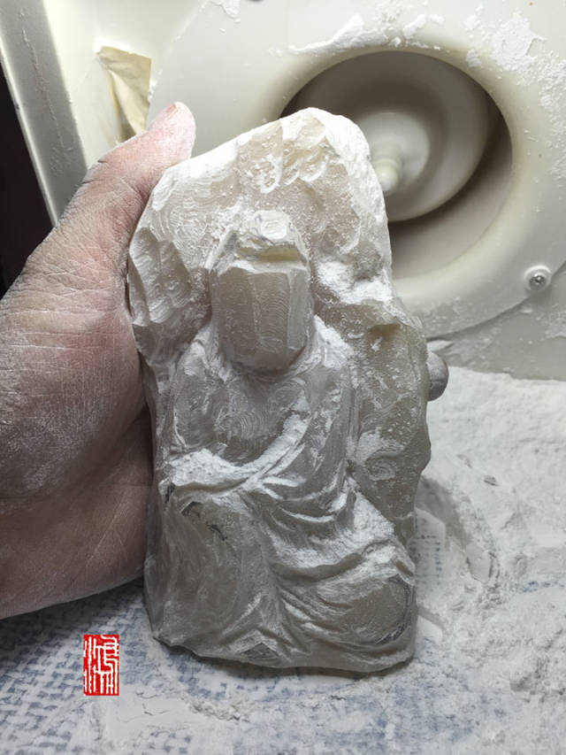 寿山石观音摆件 寿山石的雕刻过程3