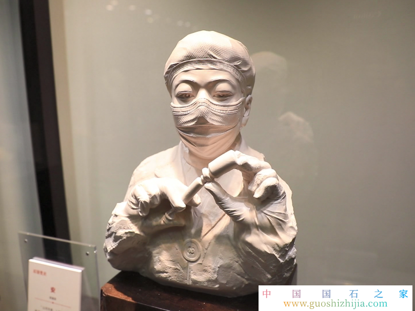 青田石雕杨楚照、张建荣师徒作品《以人民为中心》献礼党的二十大 青田石雕杨楚照、张建荣师徒作品《以人民为中心》献礼党的二十大