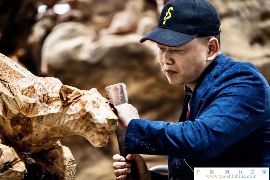 文艺英才计划 | 余春洲：木以雕豹，如风掠影